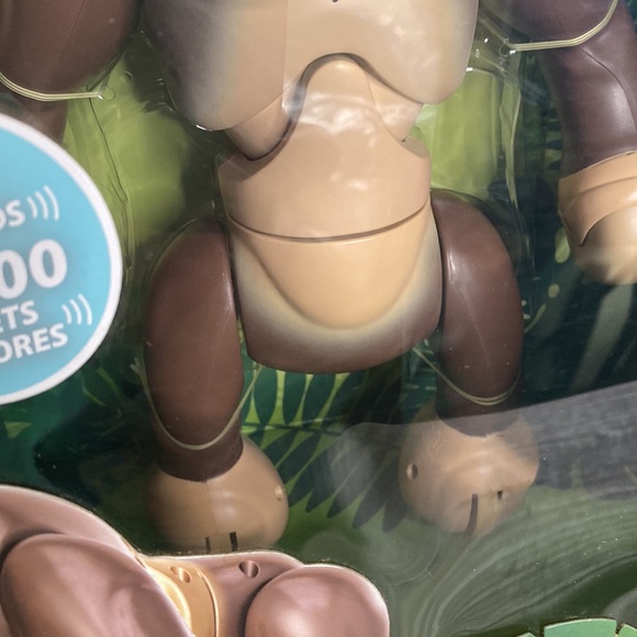 Zoomer Chimp, Interactive Chimp with Voice Command, Movement and Sensors 🐒🍌 - Picture 11 of 17